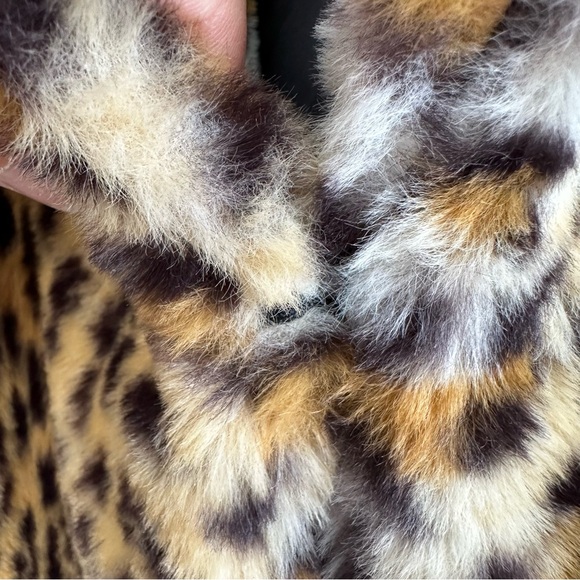 Fun animal print coat with hook and eye closure. - Picture 4 of 8